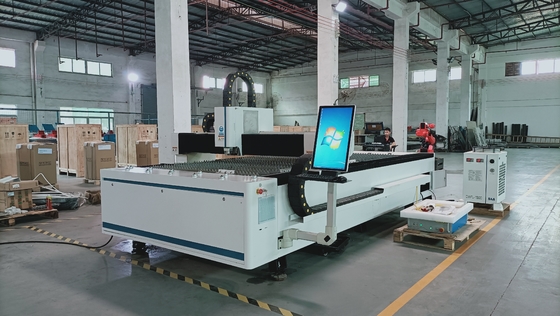 Prodotto a caldo Metallo Laser Process Laser Cut Industrial Machinery Equipment Cnc Fiber Laser Cutting Machine 3015