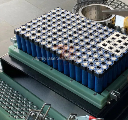 Macchina di saldatura a laser automatica a batteria al litio prismatica con portiere