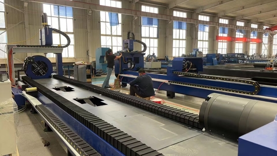 Macchina di taglio laser a fibra automatica CNC 1500W per tubi di tubi quadrati rotondi di piccole dimensioni