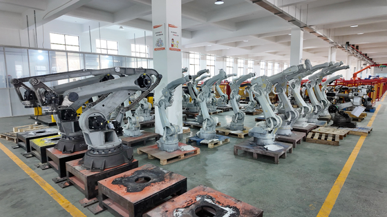 6 Assi Braccio Robot Automatico Fibra 3D Laser Cutting Machine per lampadari in acciaio inossidabile Automobile Sheet Metal