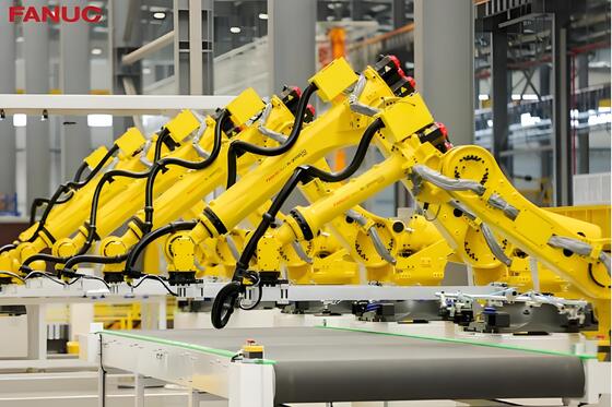 Sistema di taglio laser robot FANUC chiavi in mano con raffreddamento ad acqua, custodia di sicurezza, per la lavorazione 3D dei tubi di lamiera metallica