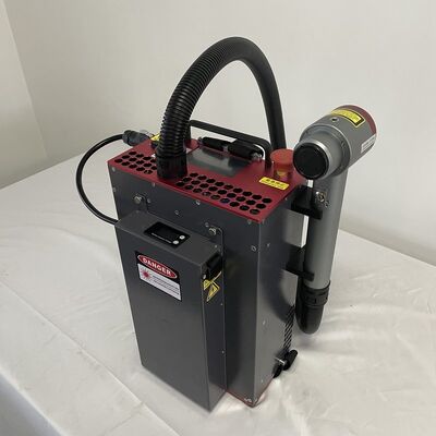 Macchina per la pulizia laser a fibra pulsata portatile da 200W per la rimozione di ruggine, vernice e olio