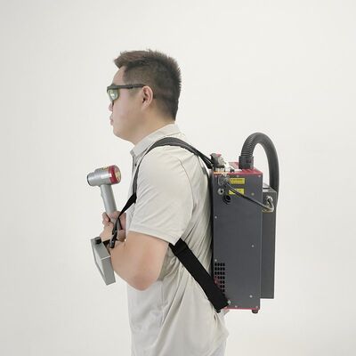 Macchina per la pulizia laser portatile da 50W a zaino, rimozione ruggine laser a fibra pulsata per la pulizia di stampi di precisione